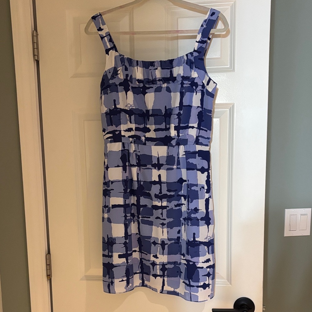 Banana Republic Blue and White Patterned Women's Dress, size 6 - worn once!